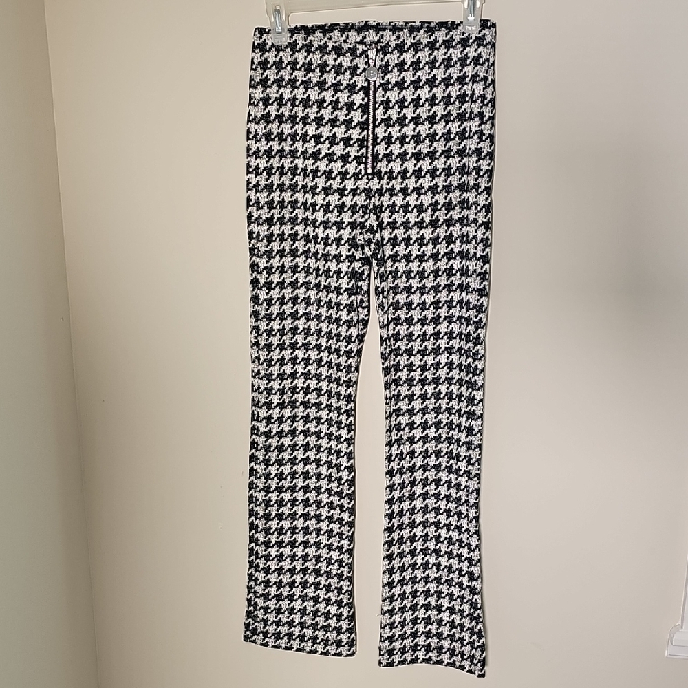 Houndstooth Black and White Women's Pants. Front‎ Zipper. Flair. Size Meduim.